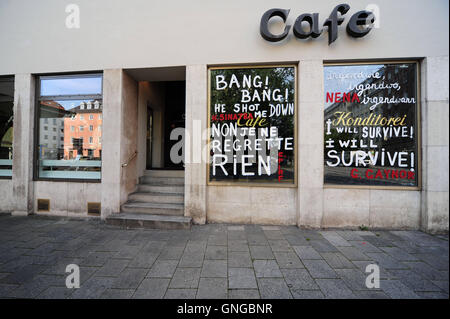 Die geschlossenen Cafe bin Hochhaus in München, 2014 Stockfoto