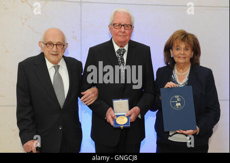 Hans-Jochen Vogel erhält die Ohel-Jakob-Medaille der jüdischen Gemeinde in München, 2014 Stockfoto