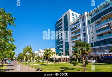 Gebäude in der Innenstadt von Podgorica - Montenegro Stockfoto