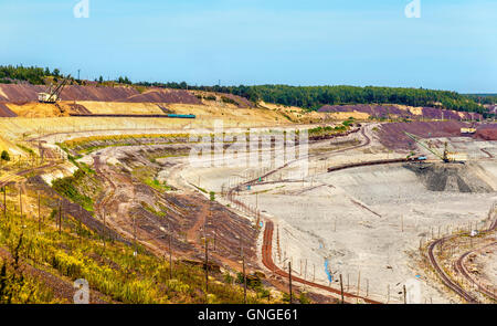 Eisenerzbergbau in Mikhailovsky Feld in Kursk magnetische Anomalie, Russland Stockfoto