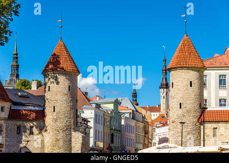 Türme von Viru-Tor in Tallinn - Estland zu schützen Stockfoto