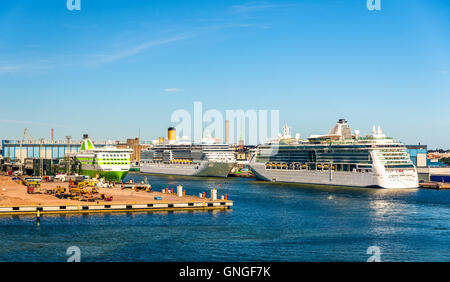 Kreuzfahrtschiffe im Hafen von Helsinki - Finnland Stockfoto