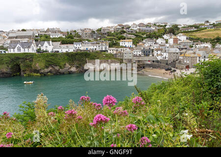 Hafen Issac, aus betrachtet, in der Nähe des Zeichens "TV" von Dr. Martin, Cornwall England UK Stockfoto