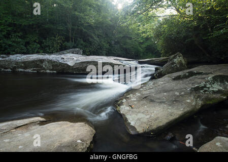 Berg-Wasserfall in den Blue Ridge Mountains von North Carolina Stockfoto