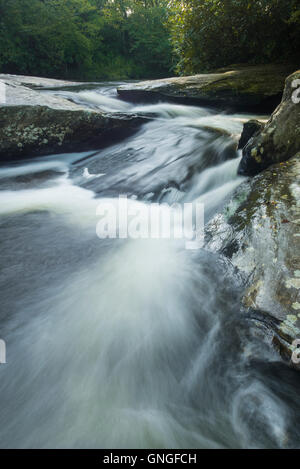 Berg-Wasserfall in den Blue Ridge Mountains von North Carolina Stockfoto