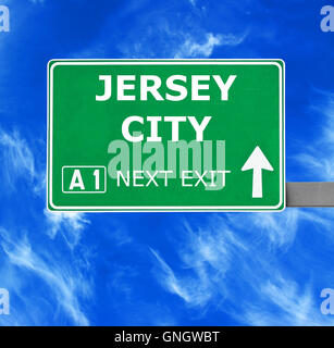 JERSEY CITY Straßenschild gegen klar blauen Himmel Stockfoto