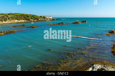 Ein kleiner Hafen am Bull Bay auf Anglesey Stockfoto