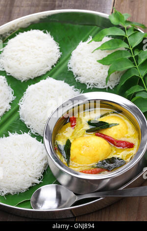 Idiyappam (String Hoppers) mit Ei-Curry, South Indian und Sri-lankische Küche Stockfoto