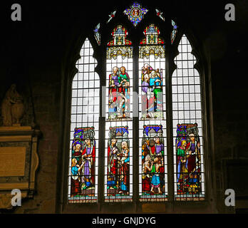 Der Chemiker Fenster Denkmal für Joseph Garnett d 1861 von William Wailes. Kathedrale-Kirche des Heiligen Nikolaus, Newcastle Upon Tyne Stockfoto