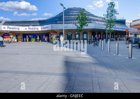 Ein Blick auf den Bahnhof lesen. Stockfoto