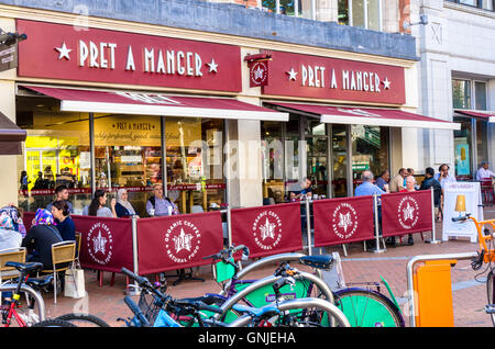 Die Pret eine Krippe-Coffee-Shop auf der Broad Street in Reading, Berkshire. Stockfoto