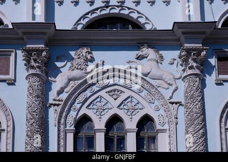 Außenansicht des Moskauer Druck Hof gegründet das erste Verlagshaus in Russland Kitai-Gorod auf Geheiß von Iwan dem schrecklichen in 1553 jetzt Haus der russischen staatlichen Universität für Geisteswissenschaften in Nikolskaya Street Moskau Russland Stockfoto