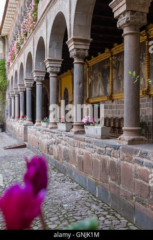 Cusco, Peru - 14 Mai: Innenarchitektur und Detail der Templo de Santo Domingo in Cusco. 14. Mai 2016, Cusco Peru. Stockfoto