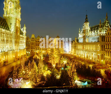 Weihnachtsmarkt in der Grand Place, Brüssel, Belgien Stockfoto