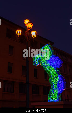 Licht-Skulpturen in Pisa, Italien, in der Nacht Stockfoto