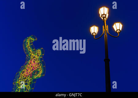 Licht-Skulpturen in Pisa, Italien, in der Nacht Stockfoto