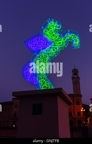 Licht-Skulpturen in Pisa, Italien, in der Nacht Stockfoto