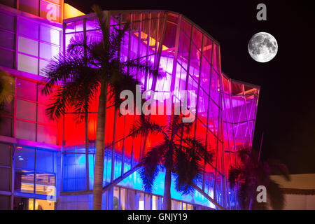 MULTI COLOR RAINBOW LIGHTS EQUINOX GEBÄUDE FIFTH STREET MIAMI BEACH FLORIDA USA Stockfoto