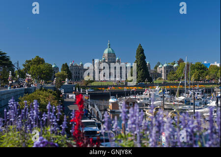 British Columbia Gesetzgebung Gebäude in Victoria, BC, Kanada Blumen vorne Stockfoto