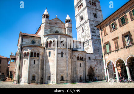 Die römisch-katholische Kathedrale in Modena, Italien die Buit 1184 war und ist UNESCO-Weltkulturerbe. Stockfoto