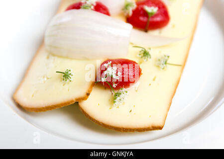 Mittags Snacks Smorrebrod - Sammelsurium geräucherter Käse Spezialität Essen in Dänemark Stockfoto