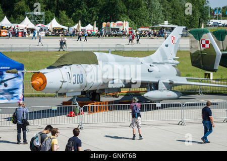 BERLIN, Deutschland - 3. Juni 2016: Jagdbomber Suchoi Su-22UM3K. Polnische Luftwaffe. Ausstellung ILA Berlin Airshow 2016 Stockfoto