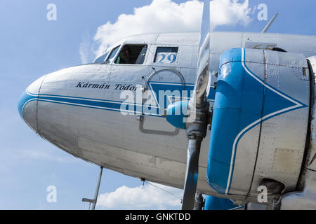 BERLIN, Deutschland - 3. Juni 2016: Sowjetische Flugzeuge Lisunow Li-2, Ungarische Fluggesellschaft "Malev". Ausstellung ILA Berlin Airshow 2016 Stockfoto