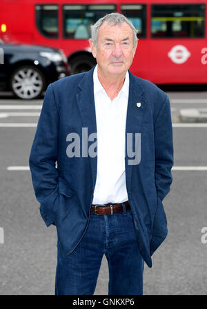 Nick Mason von Pink Floyd, die Teilnahme an einem Foto-Shooting für die erste jemals Pink Floyd-Ausstellung im Vereinigten Königreich, im Victoria and Albert Museum, London. PRESSEVERBAND Foto. Bild Datum: Mittwoch, 31. August 2016. Bildnachweis sollte lauten: Ian West/PA Wire Stockfoto