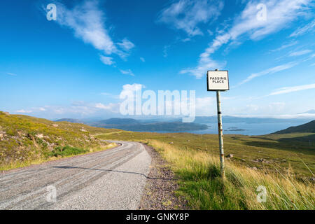 Entfernte Autobahn und Berg weitergeben Bealach Na Ba Applecross Halbinsel, Wester Ross, Teil der nördlichen Küste 500 Touristenroute, Scot Stockfoto