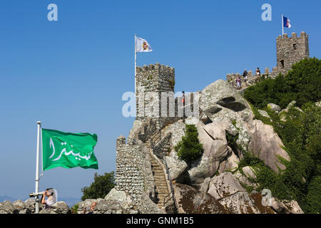 SINTRA, PORTUGAL - 19. Juli 2016: Die Burg der Mauren (Castelo Dos Mouros) ist eine mittelalterliche Höhenburg befindet sich in Sintra, L Stockfoto