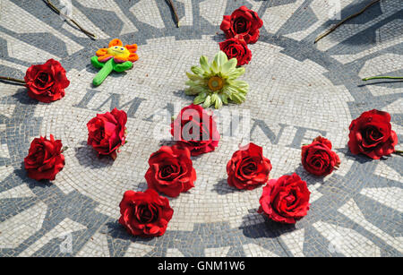 Stellen Sie sich vor-Denkmal in Strawberry Fields Stockfoto