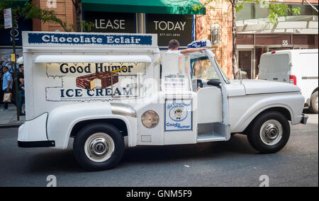 Jahrgang 1966 Ford gute Laune LKW, für besondere Anlässe gemietet reist durch Chelsea in New York auf Donnerstag, 25. August 2016. Gute Laune ist eine Marke von Unilever und nicht in Verbindung mit diesem LKW. (© Richard B. Levine) Stockfoto