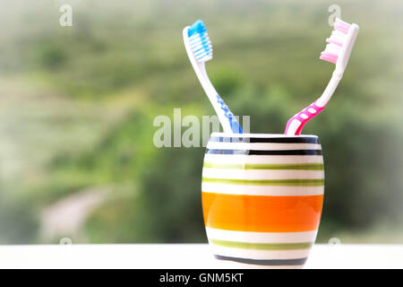 Zahn Pinsel aus Glas sein und Ihr Stockfoto