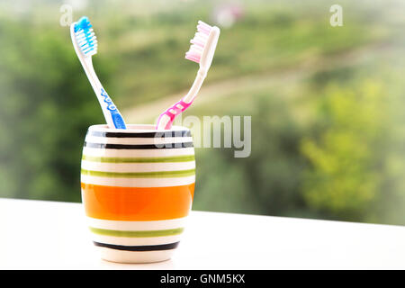 Zahn Pinsel aus Glas sein und Ihr Stockfoto