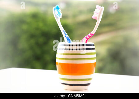 Zahn Pinsel aus Glas sein und Ihr Stockfoto