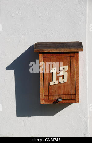 Nummer 13 Ziffer auf Holz Steckbox Stockfoto