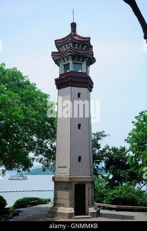 Schildkröte Kopf Isle (Yuantouzhu) Leuchtturm am Taihu (Tai-See) in Wuxi China in der Provinz Jiangsu. Stockfoto