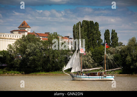 Freizeit-Segelboot, Fluss Garonne. Bordeaux, Gironde. Aquitaine Frankreich Europa Stockfoto