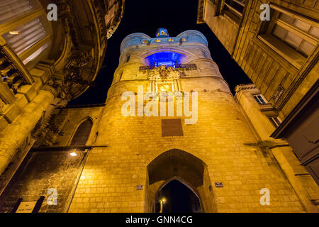 Uhrturm in der Nacht, der Grosse Cloche, Bordeaux, Gironde. Aquitaine Frankreich Europa Stockfoto