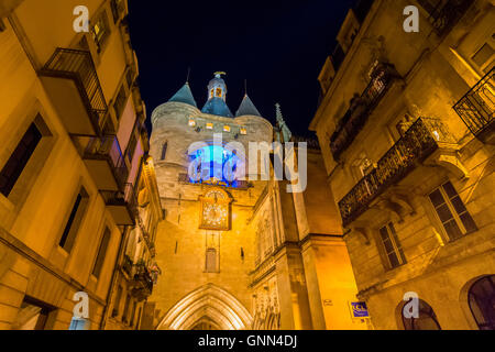 Uhrturm in der Nacht, der Grosse Cloche, Bordeaux, Gironde. Aquitaine Frankreich Europa Stockfoto