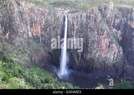 Berühmten Wallaman Falls im Girringun Nationalpark, Queensland - Australien Stockfoto