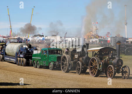 Demonstration der Schwertransport durch Dampf-Lokomobile an die Great Dorset Steam Fair 2016 Stockfoto