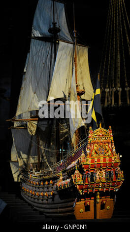 Kriegsschiff Vasa. Zwischen 1626-1628 erbaut. Skalieren Sie, 01:10. Zehn Segel gesetzt. Es ist 6,93 m lang und 4,75 m hoch. Stockholm. Schweden. Vasa-Museum. Stockfoto