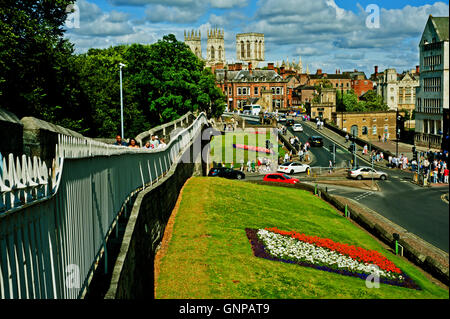 York Minster von Stadtmauern, York Stockfoto