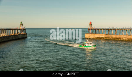 Whitby - Szenen aus dieser wunderschönen nördlichen Küstenort umfasst einen geschäftigen Hafen. Stockfoto