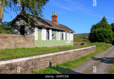 Die alten Wartesaal und Kasse an der mittlerweile aufgelösten Alston Zweig-Bahnstrecke am Slaggyford, Northumberland, England Stockfoto