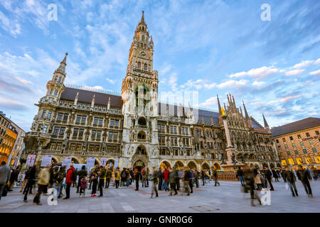 München, Deutschland - 15. April 2016: Der Marienplatz ist ein zentraler Platz in der Innenstadt von München. Es wurde das cit Stockfoto