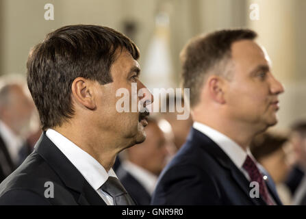 Posen, Polen, Janos Ader und Andrzej Duda in eine Messe anlässlich des 60. Jahrestags der Posen Workers Rebellion Stockfoto