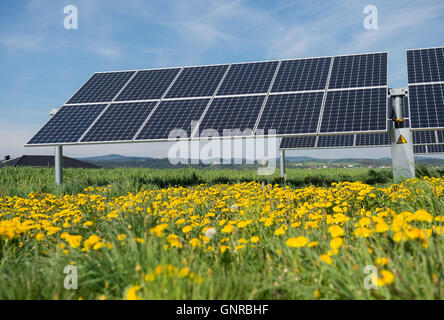 Ulrichsberg, Österreich, Solaranlagen auf einem Feld in das obere Mühlviertel Stockfoto