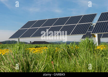 Ulrichsberg, Österreich, Solaranlagen auf einem Feld in das obere Mühlviertel Stockfoto